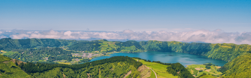 Foto panorámica de un lago de las Azores